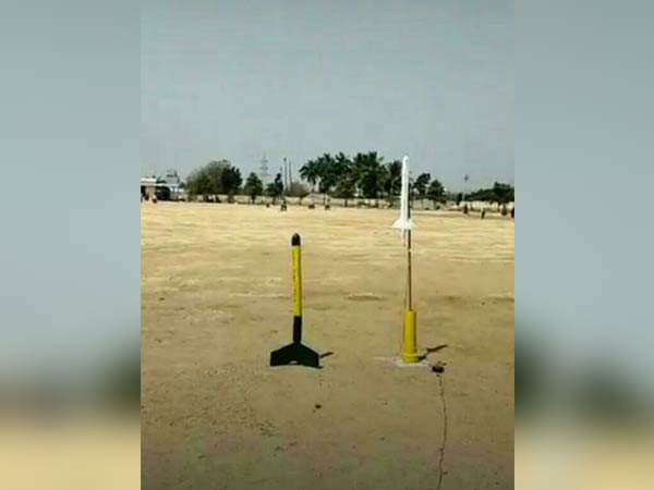 மாணவர்கள் ஏவிய ராக்கெட்டுகள்