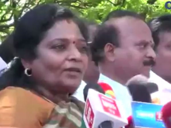 வாக்குவாதம் செய்த தமிழிசை
