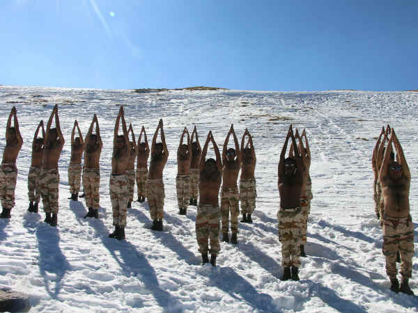 itbp do yoga in himalayas itbp do yoga in himalayas