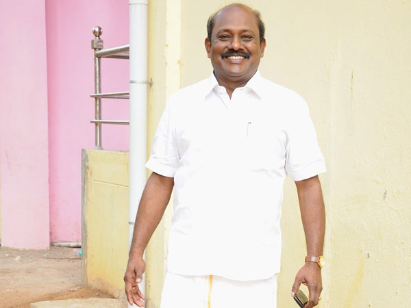 அதிகாரிகளின் மிரட்டல்