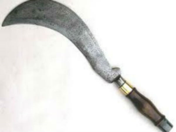 Cut the scythe to the young man near Karamadai Cut the scythe to the young man near Karamadai