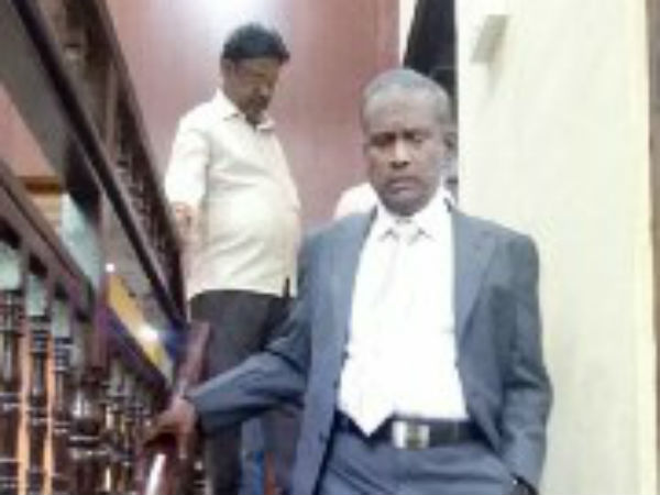 மயங்கினார் ஜெ