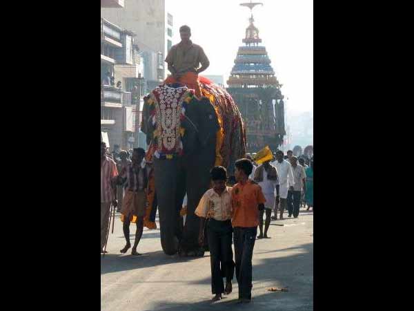 ருக்கு உடல் அடக்கம்