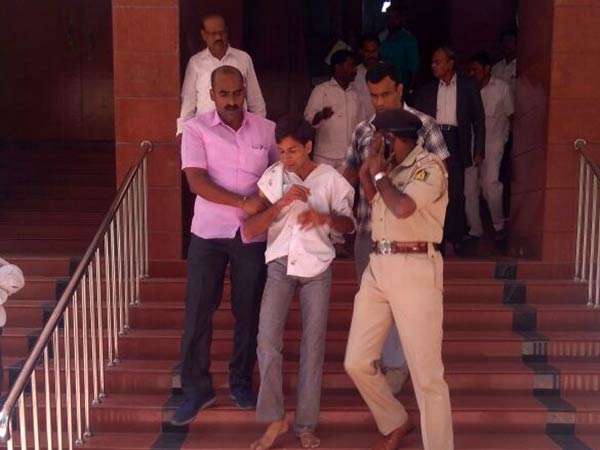 A man stabs Justice Vishwanath Shetty at Lokayukta office, in Bengaluru A man stabs Justice Vishwanath Shetty at Lokayukta office, in Bengaluru