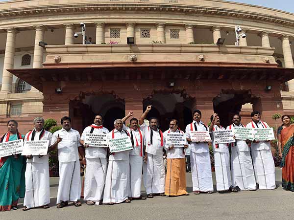 ஒய்எஸ்ஆர் காங்.கிற்கு யார்யார் ஆதரவு?