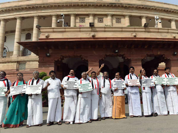Samajwadi party accuses ADMK Samajwadi party accuses ADMK