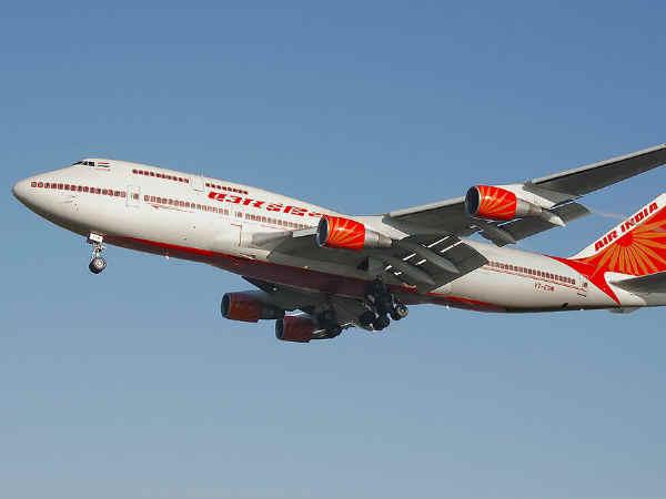 Air India hostess slapped by her senior for serving Non-Veg to Veg Passenger Air India hostess slapped by her senior for serving Non-Veg to Veg Passenger