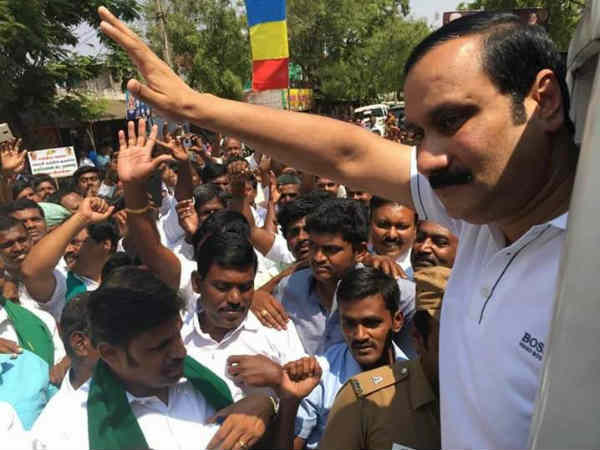 Anbumani Ramadoss arrested while doing protest against Kerala Anbumani Ramadoss arrested while doing protest against Kerala