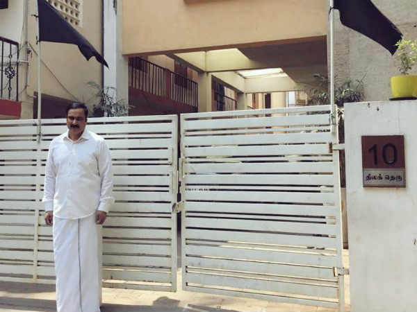 1000 கிராமங்களில் கருப்பு கொடி