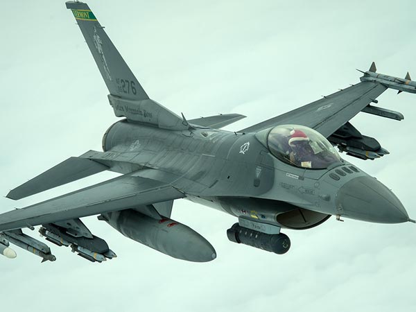 Two us aircraft pilots spot shining ufo in arizona sky within minutes Two us aircraft pilots spot shining ufo in arizona sky within minutes