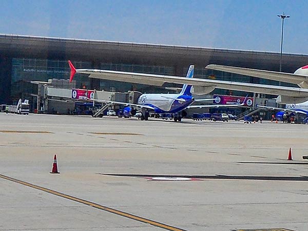 Spice jet flight hits electric post in Bengaluru Airport Spice jet flight hits electric post in Bengaluru Airport