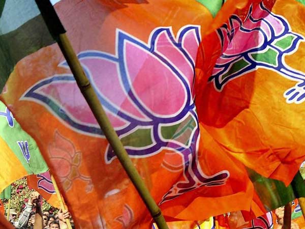 மத்தியிலும் மணிப்பூரிலும்