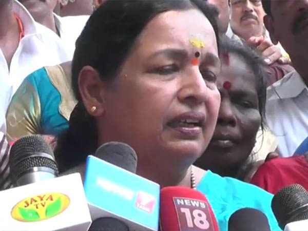 ஜெயலலிதா பெயர் போதும்