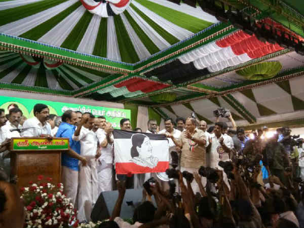 அமமுக கொடி