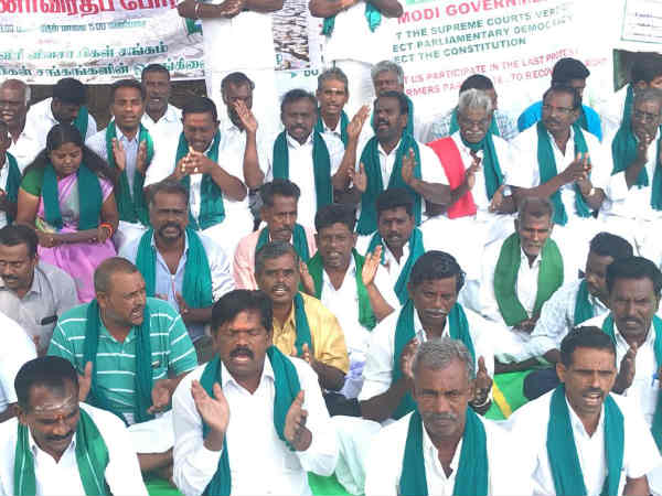 அழிக்கப்பார்க்கிறார்