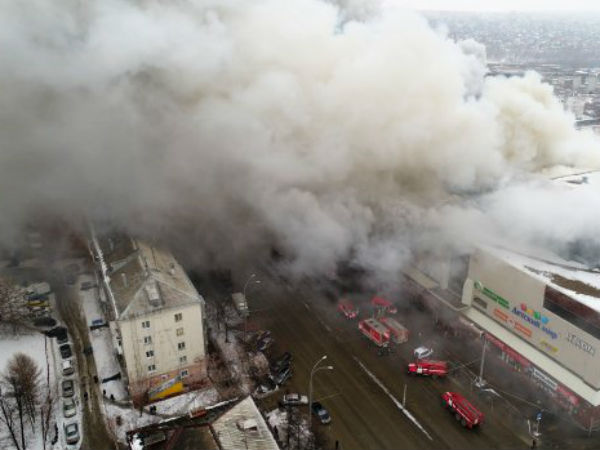 Russias Siberia shopping centre blaze kills 37 Russias Siberia shopping centre blaze kills 37