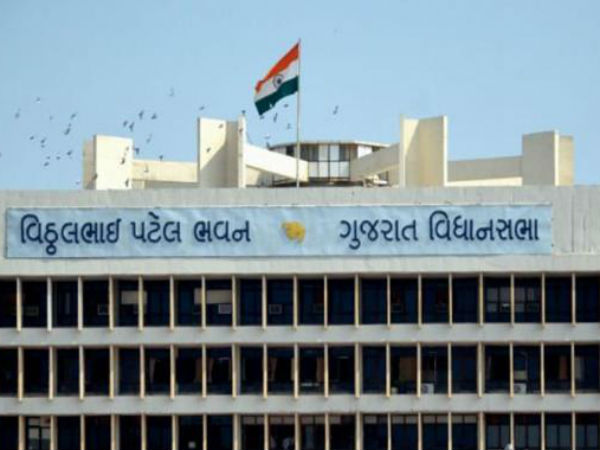 Congress MLAs attacked BJP MLAs in the Gujarat assembly Congress MLAs attacked BJP MLAs in the Gujarat assembly