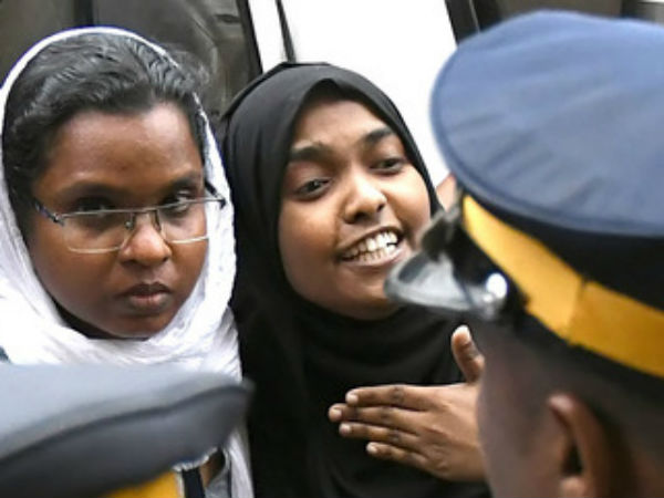 அகிலா ஹாதியாவாக மாறினார்
