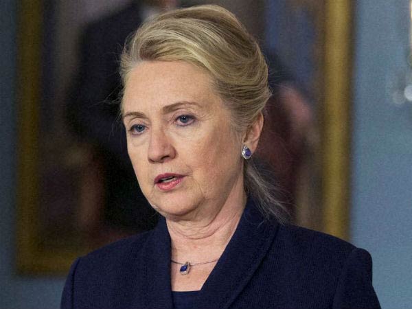 Hillary Clinton fractures hand on India trip Hillary Clinton fractures hand on India trip