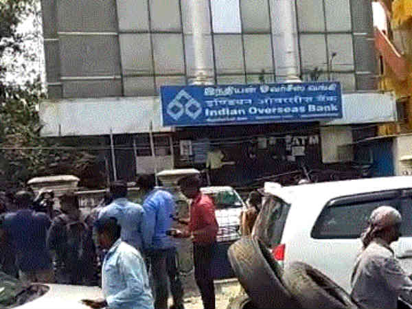 குவியும் வாடிக்கையாளர்கள்