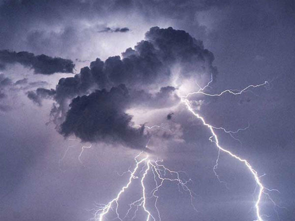 Two dead in Hosur after hitting thunder storm Two dead in Hosur after hitting thunder storm