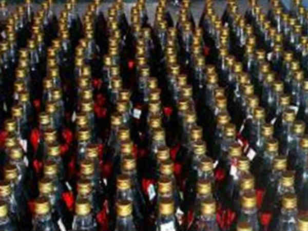 Villupuram police seize vehicle with liquor Villupuram police seize vehicle with liquor