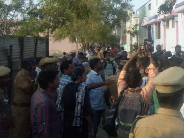 ரவுடிகள் துப்பாக்கிச் சூடு