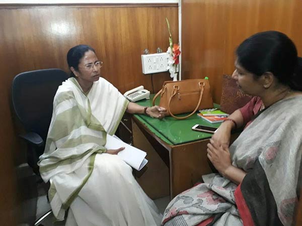 Mamata Banerjee may meet DMK chief Karunanidhi at Chennai tentatively on April 11 or 12 Mamata Banerjee may meet DMK chief Karunanidhi at Chennai tentatively on April 11 or 12