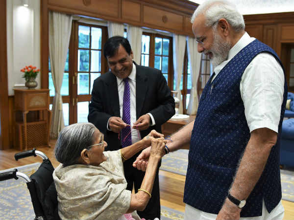 Shrabati Devi who tied rakhi to Narendra Modi, has passed away in her home Shrabati Devi who tied rakhi to Narendra Modi, has passed away in her home