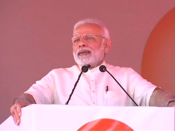 Narendra Modi stops his address to BJP party workers for Azaan Narendra Modi stops his address to BJP party workers for Azaan