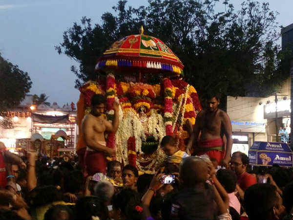 மகளாக மாறினாள்