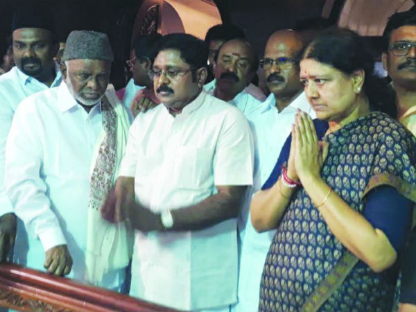 IUML national president Kader Mohideen paid tribute to M.Natarajan IUML national president Kader Mohideen paid tribute to M.Natarajan