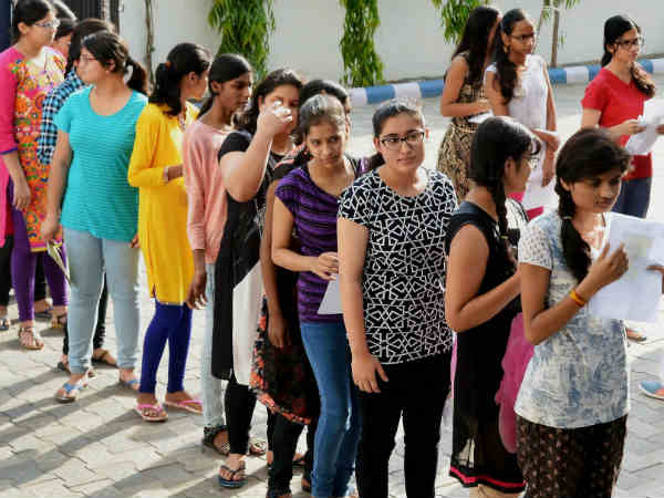 NEET 2018: Aadhaar not mandatory says Supreme Court NEET 2018: Aadhaar not mandatory says Supreme Court