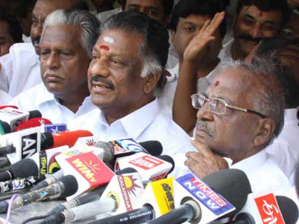 OPS appeals Cooker symbol given to Dinakaran in SC OPS appeals Cooker symbol given to Dinakaran in SC