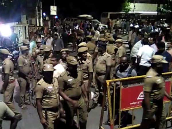 போலீஸார் குவிப்பு