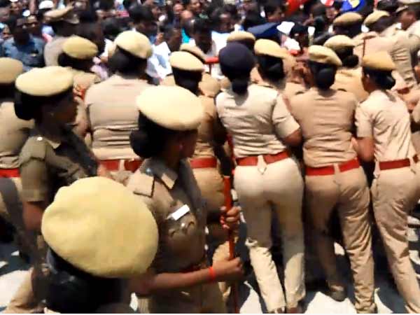 தள்ளுமுள்ளு