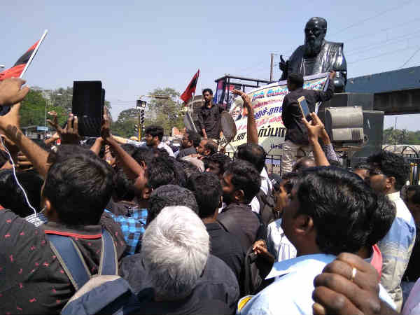 உருவபொம்மை எரிப்பு