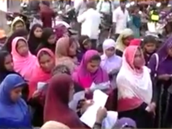 ரஷ்யாவிற்கு எதிராக முழக்கம்