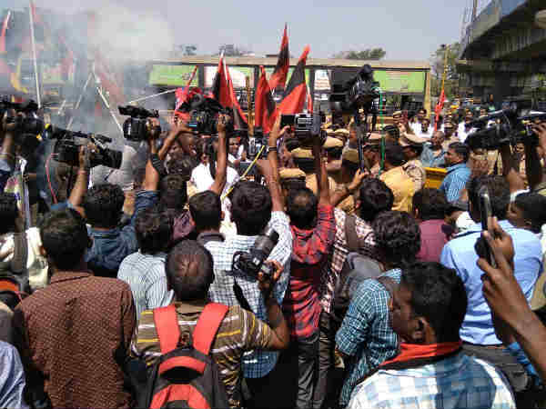 DMK protesting against H Raja in Chennai Poonamalle DMK protesting against H Raja in Chennai Poonamalle