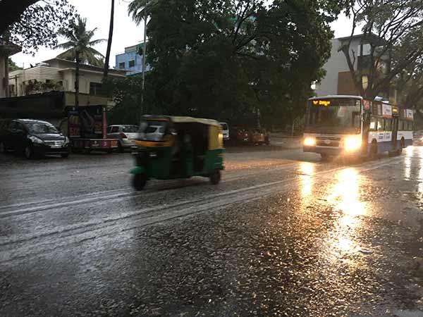 Rain lashes Bengaluru at Friday evening Rain lashes Bengaluru at Friday evening