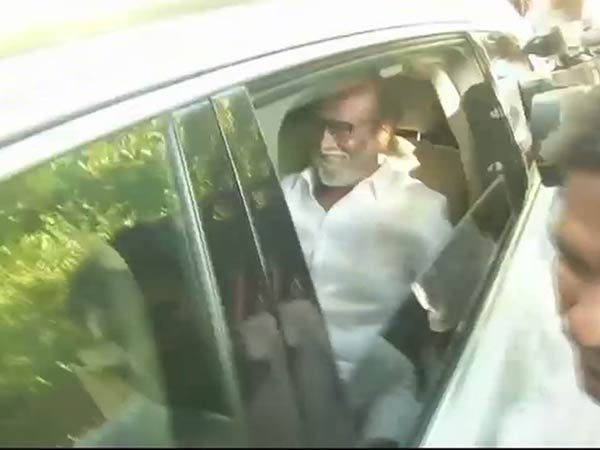 Traffic congestion on Poonamallee highway due to Rajinikanth function Traffic congestion on Poonamallee highway due to Rajinikanth function