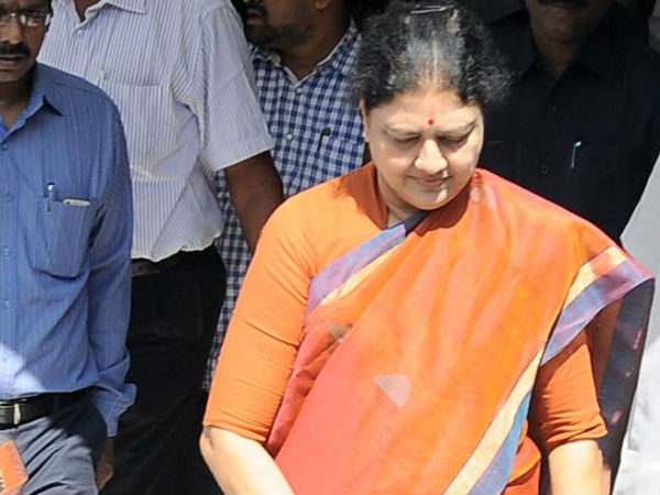 சசிகலா மும்முரம்