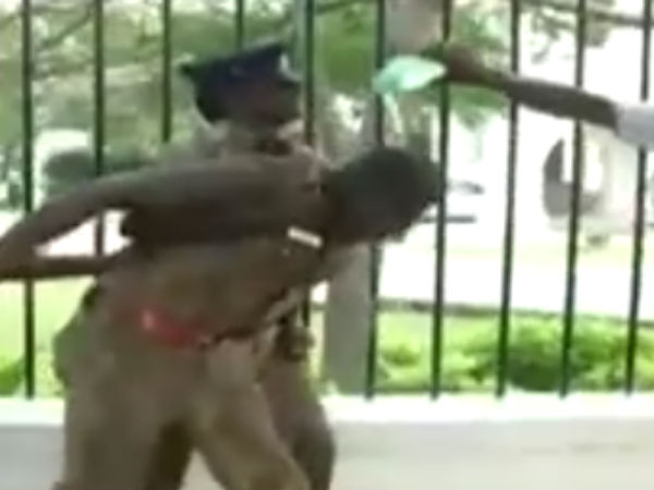 தண்ணீரை ஊற்றினர்