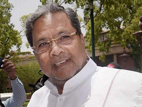 Lingayat seers meet Siddaramaiah; Press religious status to community Lingayat seers meet Siddaramaiah; Press religious status to community