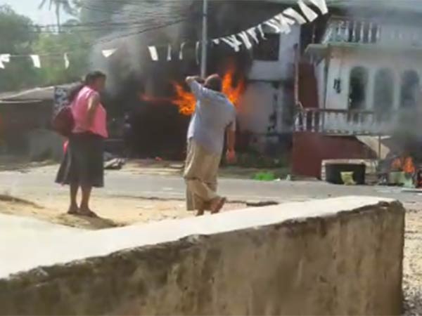 பிக்குகளை கைது செய்ய வலியுறுத்தல்