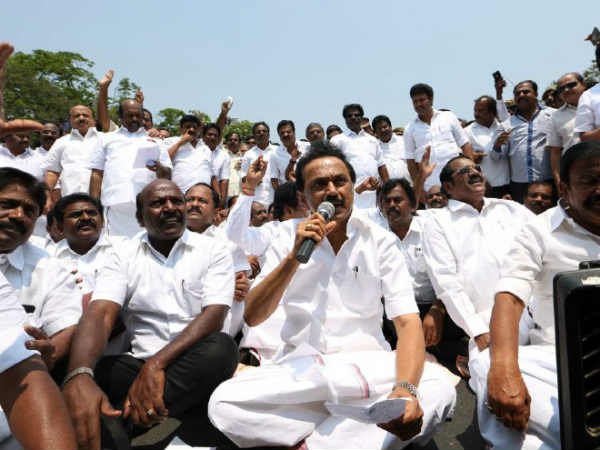 எதிர்க்கட்சியினர் வாதம்