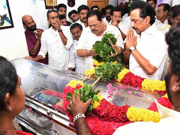 ஸ்டாலின் அஞ்சலி
