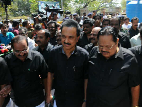 மத்திய அரசுக்கு அழுத்தம்