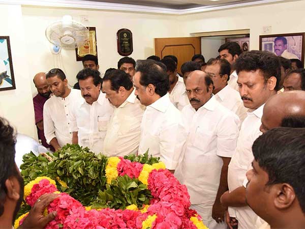 ஸ்டாலின் அஞ்சலி செலுத்தினார்