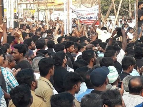 Women protest against Sterlite plant in Thoothukudi Women protest against Sterlite plant in Thoothukudi